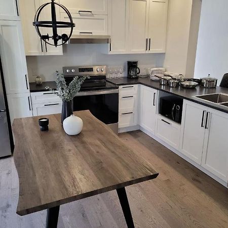Free Parking, Beautiful 4 1/2- 2 Bedroom Apartment 몬트리올 외부 사진