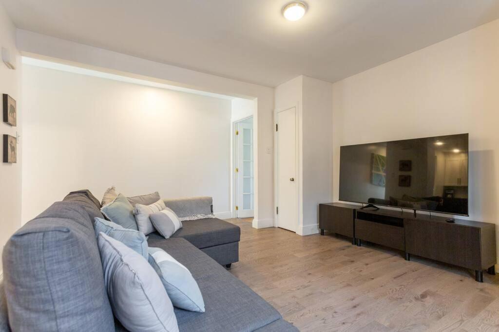 Free Parking, Beautiful 4 1/2- 2 Bedroom Apartment 몬트리올 외부 사진
