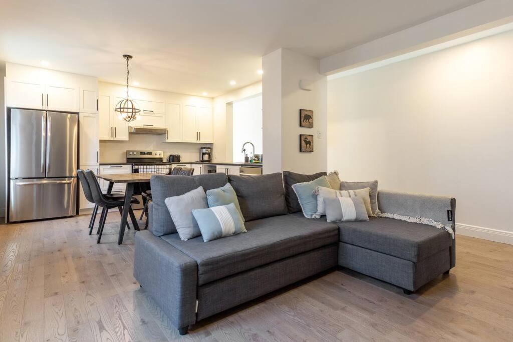 Free Parking, Beautiful 4 1/2- 2 Bedroom Apartment 몬트리올 외부 사진