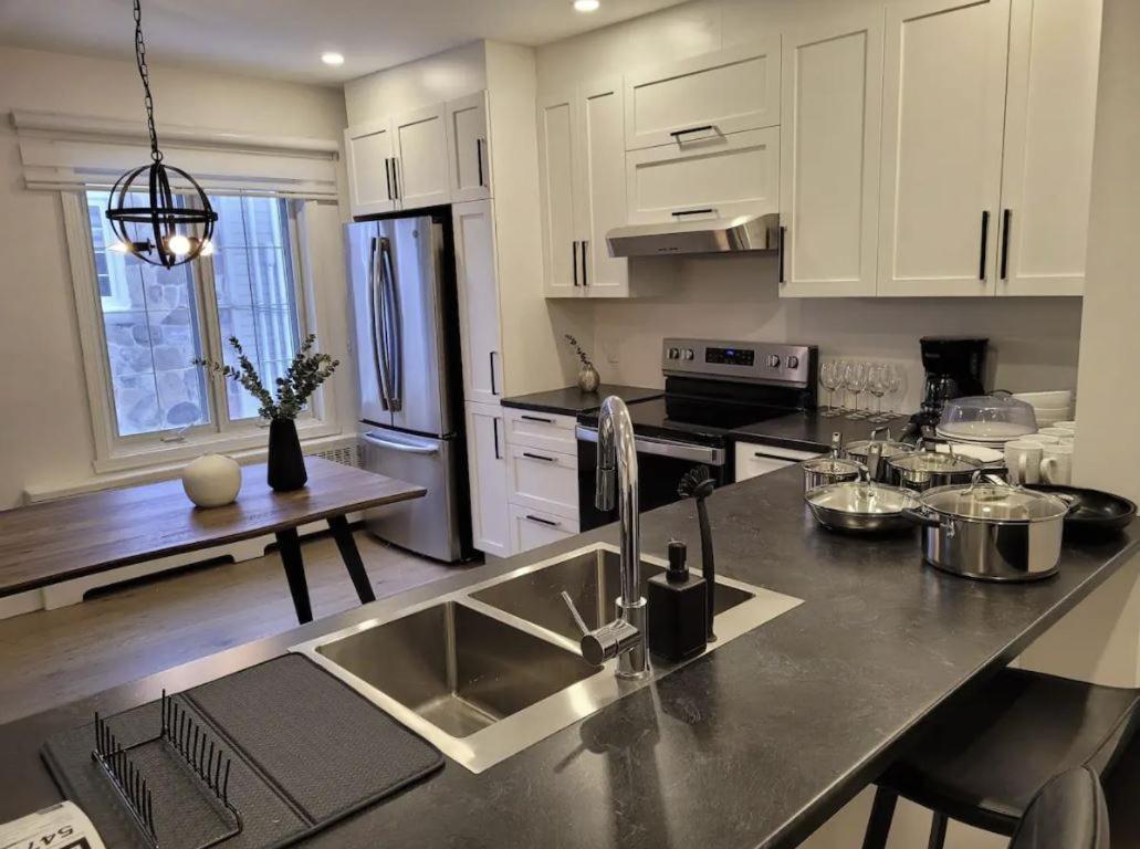 Free Parking, Beautiful 4 1/2- 2 Bedroom Apartment 몬트리올 외부 사진