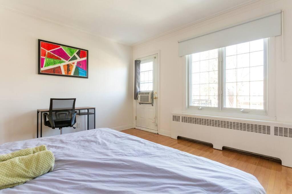 Free Parking, Beautiful 4 1/2- 2 Bedroom Apartment 몬트리올 외부 사진