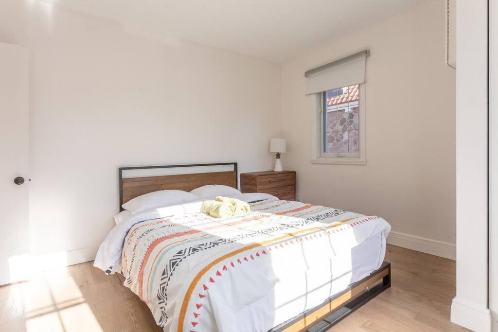 Free Parking, Beautiful 4 1/2- 2 Bedroom Apartment 몬트리올 외부 사진