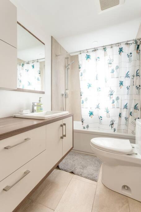 Free Parking, Beautiful 4 1/2- 2 Bedroom Apartment 몬트리올 외부 사진