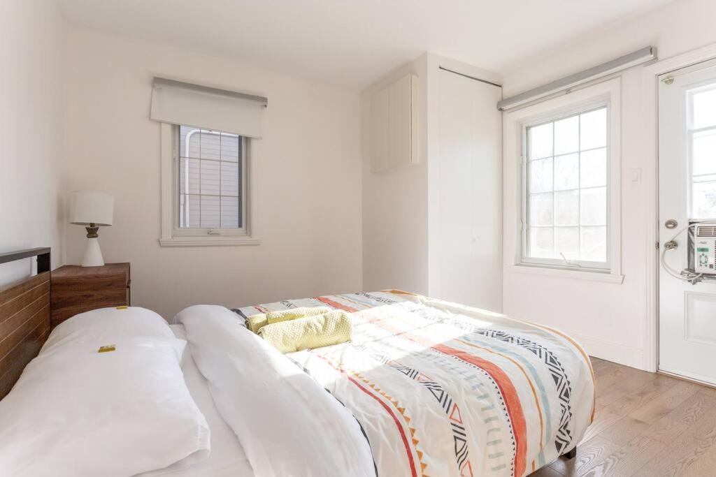 Free Parking, Beautiful 4 1/2- 2 Bedroom Apartment 몬트리올 외부 사진