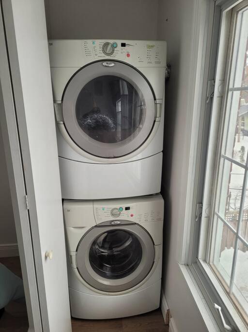 Free Parking, Beautiful 4 1/2- 2 Bedroom Apartment 몬트리올 외부 사진