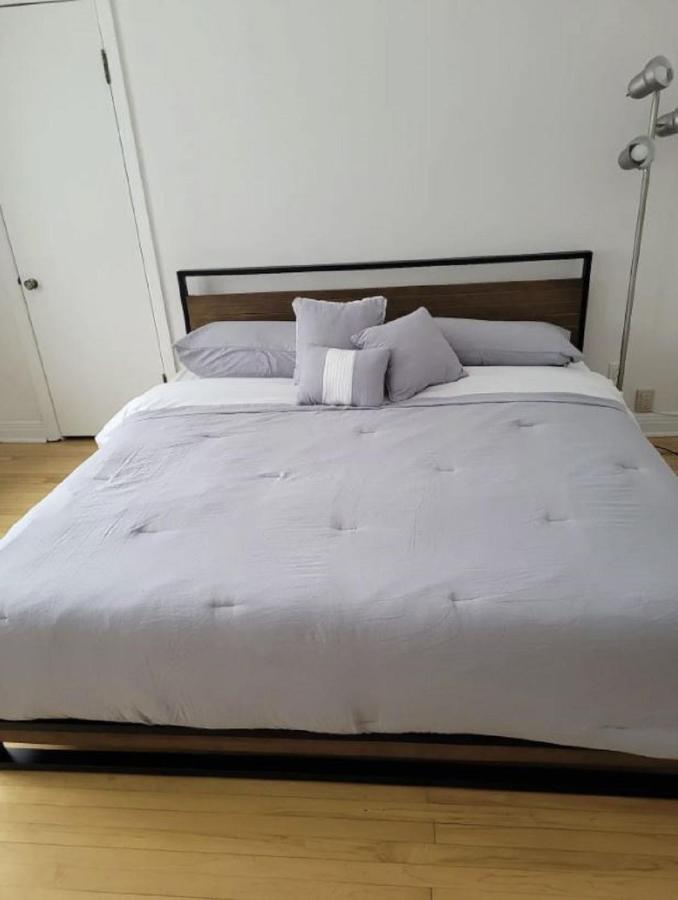Free Parking, Beautiful 4 1/2- 2 Bedroom Apartment 몬트리올 외부 사진