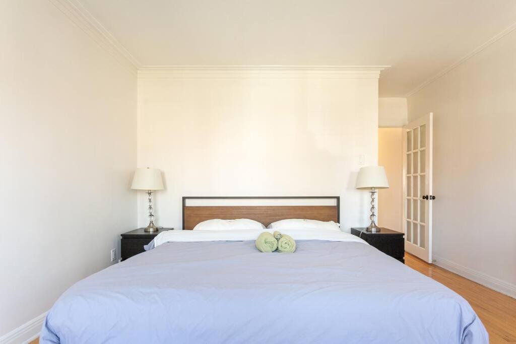 Free Parking, Beautiful 4 1/2- 2 Bedroom Apartment 몬트리올 외부 사진