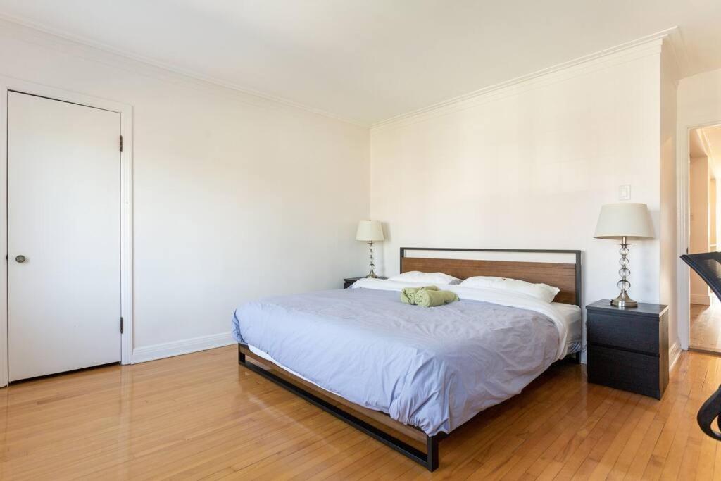 Free Parking, Beautiful 4 1/2- 2 Bedroom Apartment 몬트리올 외부 사진