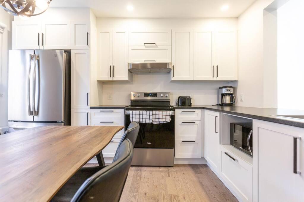 Free Parking, Beautiful 4 1/2- 2 Bedroom Apartment 몬트리올 외부 사진