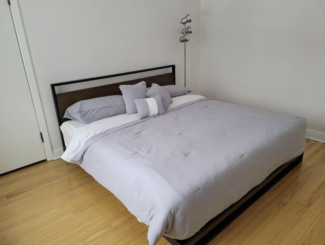 Free Parking, Beautiful 4 1/2- 2 Bedroom Apartment 몬트리올 외부 사진