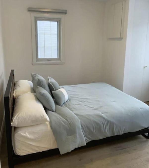 Free Parking, Beautiful 4 1/2- 2 Bedroom Apartment 몬트리올 외부 사진