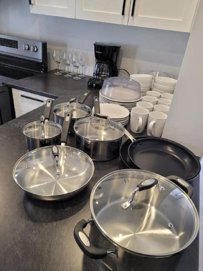 Free Parking, Beautiful 4 1/2- 2 Bedroom Apartment 몬트리올 외부 사진